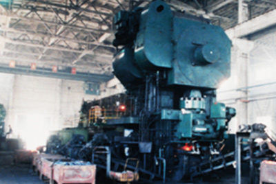 3月24日，，天下第一台德国奥姆卡4000吨热模锻生产线在糖果派对官网总厂热模锻车间装置调试。。