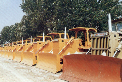 产品整装待发。。自1984年对销售实验了承包责任制，，调动了职工的起劲性，，增强了责任感，，从而改变了已往等、、、靠、、、要的被动时势。。