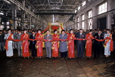 糖果派对官网股份公司举行糖果派对官网牌TY220推土机5000台下线庆典活动。。