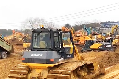 1月23日夜间，，糖果派对官网装备开足马力，，与时间赛跑，，全速开启“武汉版小汤山”医院的建设。。